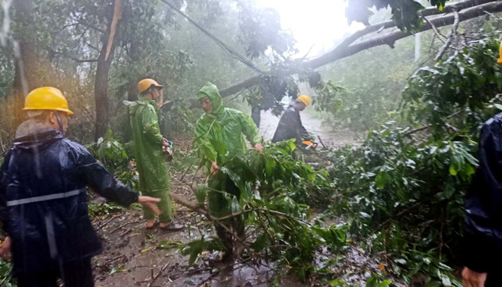 漳州多地受災(zāi) 各地積極行動及時(shí)巡查處置