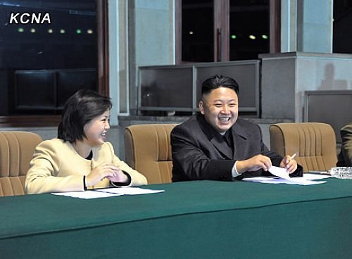 朝鮮最高領(lǐng)導(dǎo)人金正恩10月29日攜夫人李雪主兩次公開(kāi)亮相。資料圖