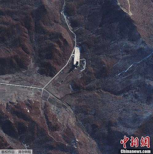 當(dāng)?shù)貢r(shí)間12月1日，朝鮮宇宙空間技術(shù)委員會發(fā)言人說，朝鮮將于本月10日至22日間發(fā)射衛(wèi)星。圖為國外媒體近日公布的俯瞰朝鮮衛(wèi)星發(fā)射場照片。