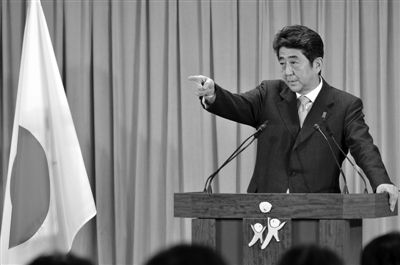 17日，東京自民黨總部大樓，安倍晉三勝選后召開新聞發(fā)布會。