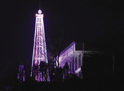 22日，朝韓軍事分界線附近愛妓峰山頂，韓國宗教團(tuán)體點亮了一棵30米高的巨大圣誕樹，被朝鮮指責(zé)為心理戰(zhàn)。