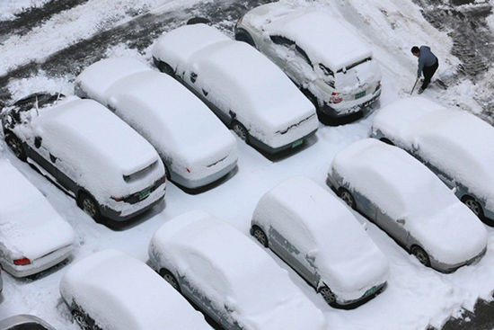 韓國(guó)一架客機(jī)降落時(shí)因大雪滑出跑道