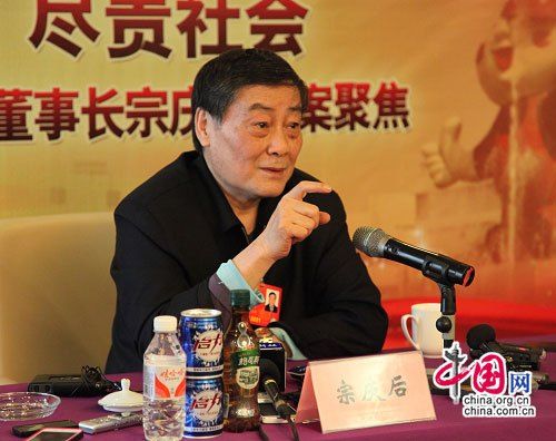 全國人大代表、娃哈哈集團(tuán)董事長兼總經(jīng)理宗慶后。