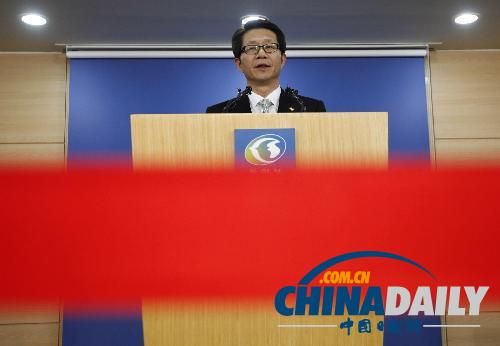 韓國統(tǒng)一部長官柳吉在26日發(fā)表政府聲明說，決定將滯留在開城園區(qū)的韓方人員全部撤回。