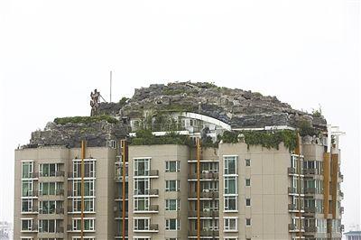 8月15日拍攝的北京人濟(jì)山莊“最牛違建”。新京報(bào)記者 浦峰攝