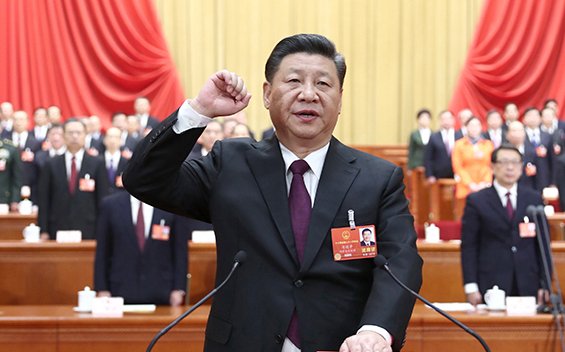 新當選的國家主席、中央軍委主席習近平進行憲法宣誓