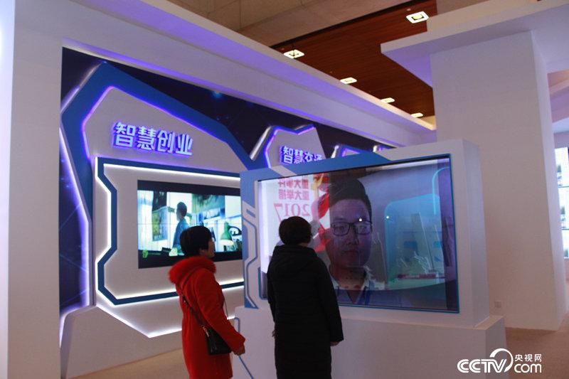 【偉大的變革——慶祝改革開放40周年大型展覽之六】人民對(duì)美好生活的向往就是我們的奮斗目標(biāo),中國(guó)夢(mèng)是全體中國(guó)人民的夢(mèng)