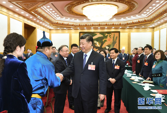 3月5日，中共中央總書記、國家主席、中央軍委主席習(xí)近平參加十三屆全國人大二次會(huì)議內(nèi)蒙古代表團(tuán)的審議。 新華社記者 謝環(huán)馳 攝